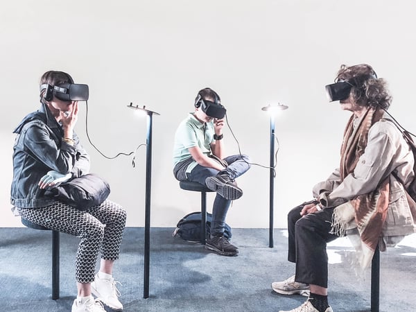 people_sitting_in__vr